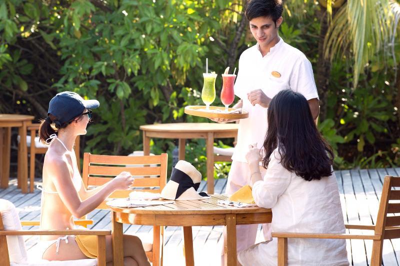 Курортный комплекс Coco Palm Dhuni Kolhu - 20 Percent Off Roundtrip Seaplane For From 1 To 30 September 2025